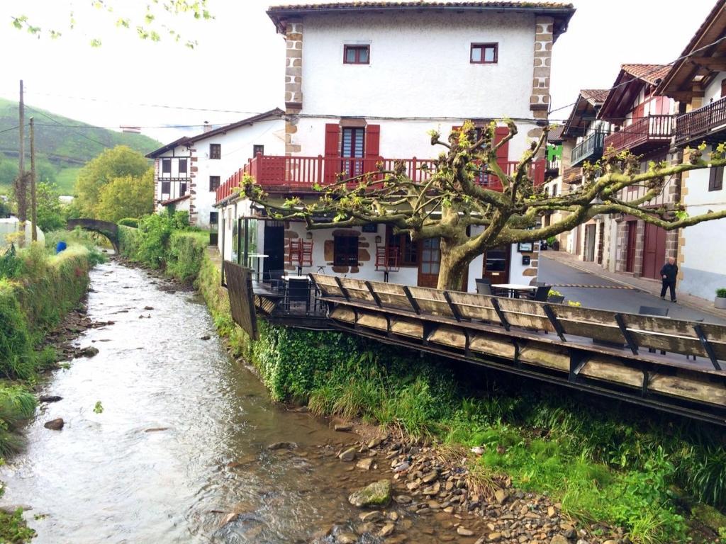 Hostal Auzoa Bera  エクステリア 写真